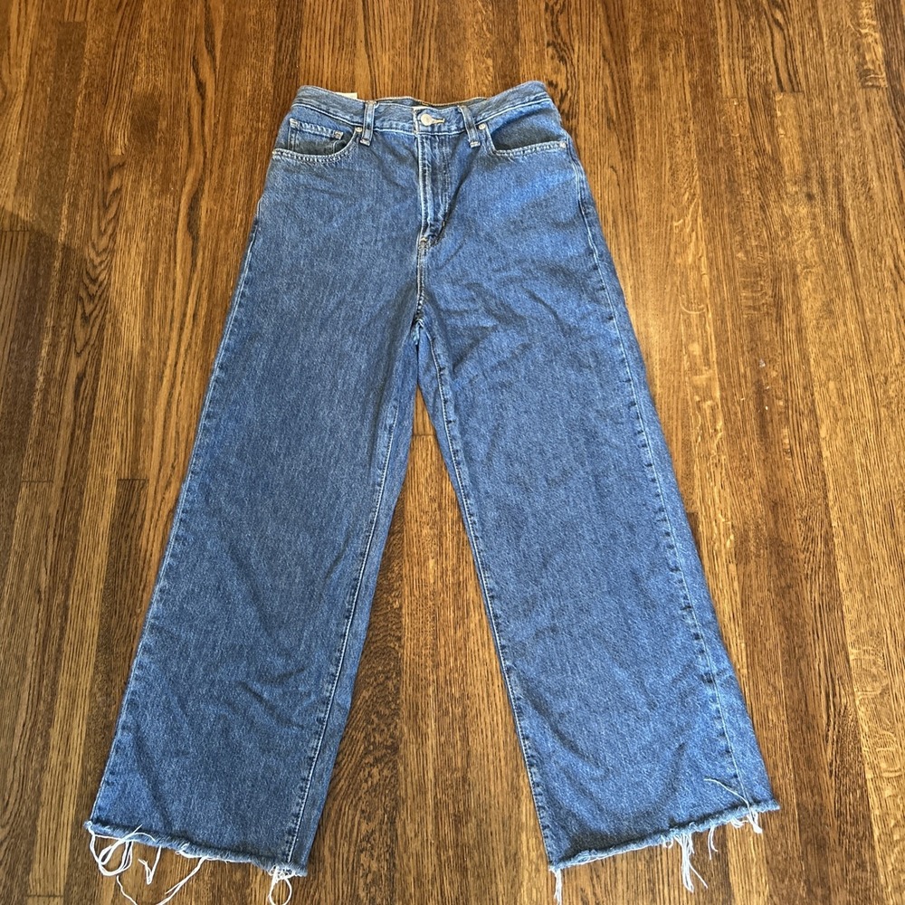 Vintage y2k women's Levi's High Waisted Straight Jeans 28 raw hem mom jeans